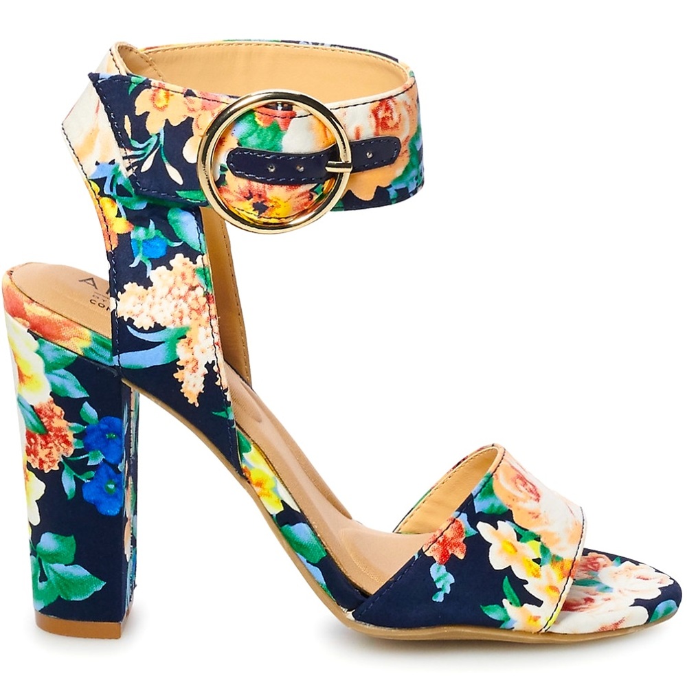 Apt. 9 Adria Floral Pump